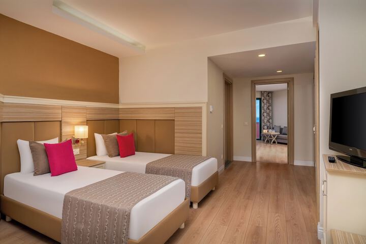 Room 10 of 113