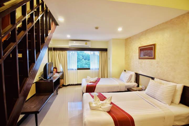 Room 25 of 151