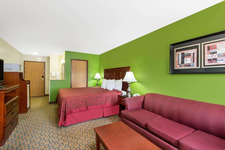1 King Bed (3 of 11)