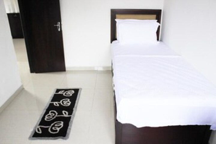 Room 8 of 13