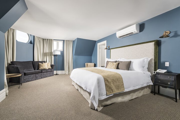 Room 6 of 42