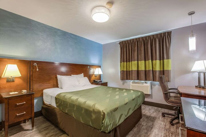 Queen Bed Accessible (5 of 5)