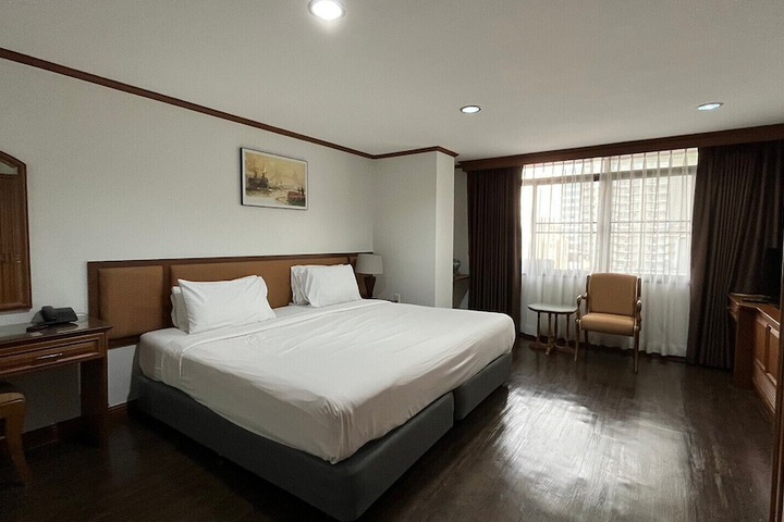Room 10 of 51