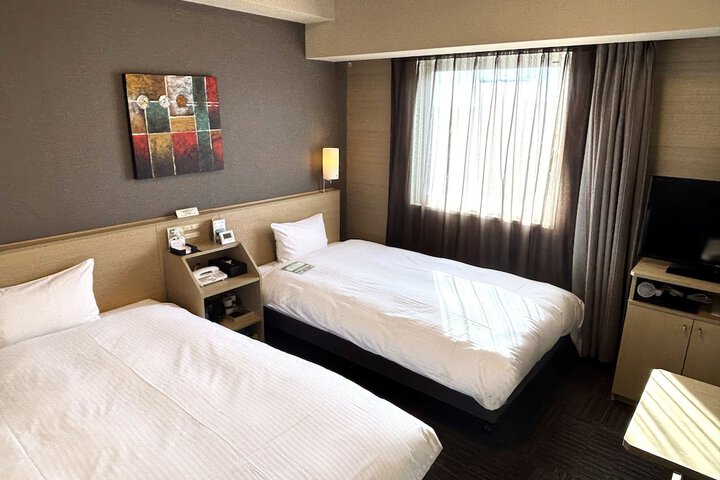 Room 4 of 24