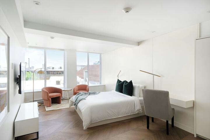Room 10 of 25