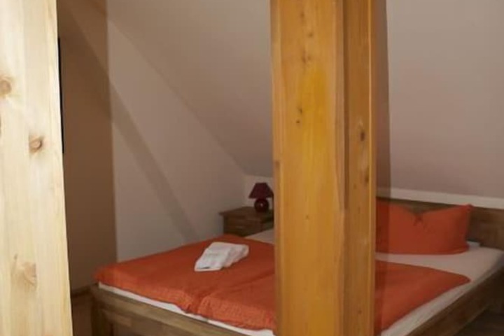 Room 10 of 25