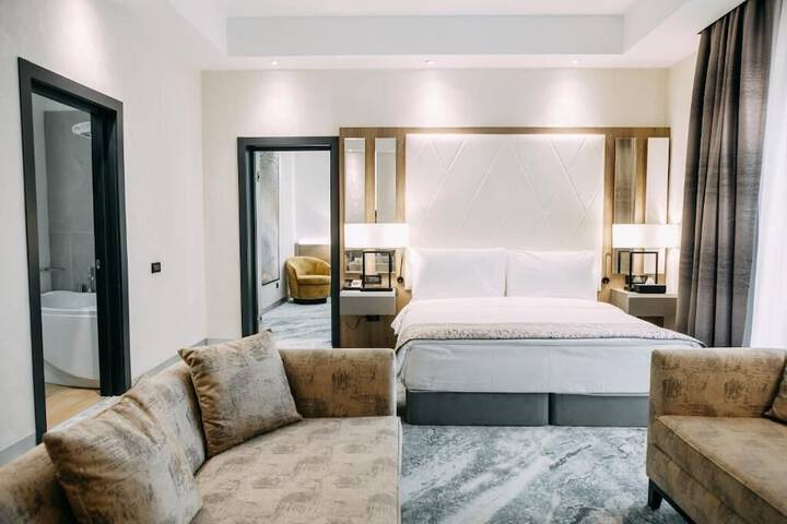 Room 15 of 25