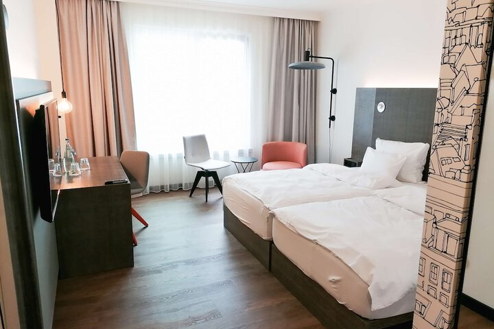 Room 12 of 50