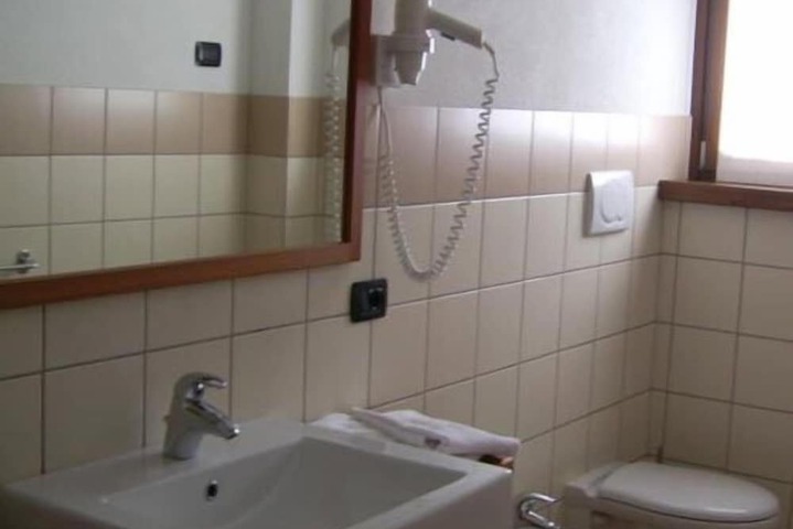 Room 8 of 20