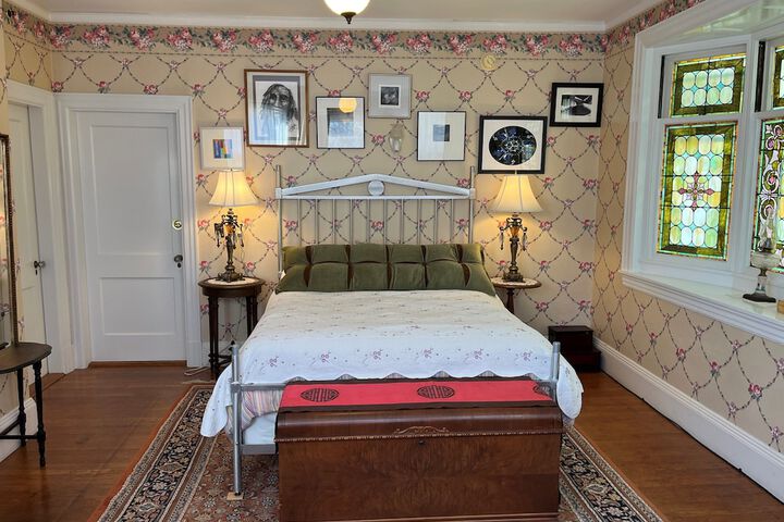 Room 11 of 32
