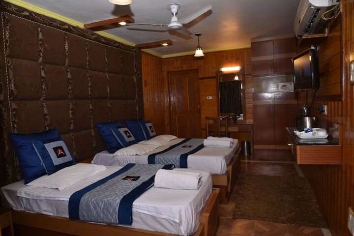 Room 9 of 13