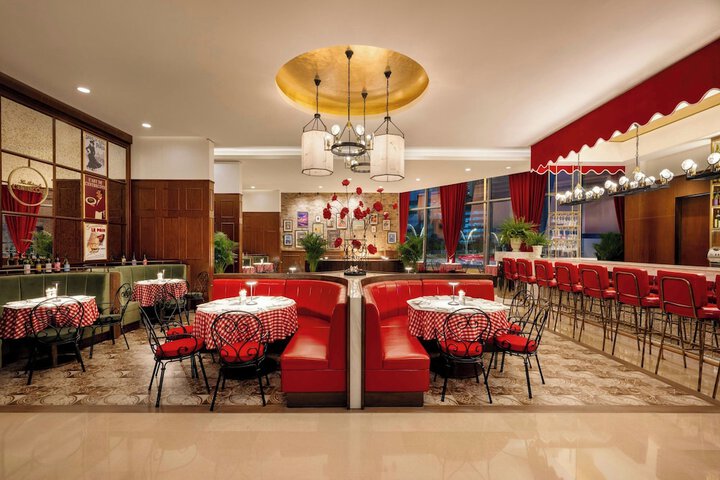 Dining 75 of 99