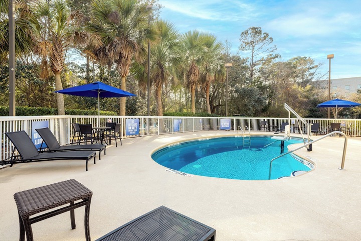 Hotel with Pool