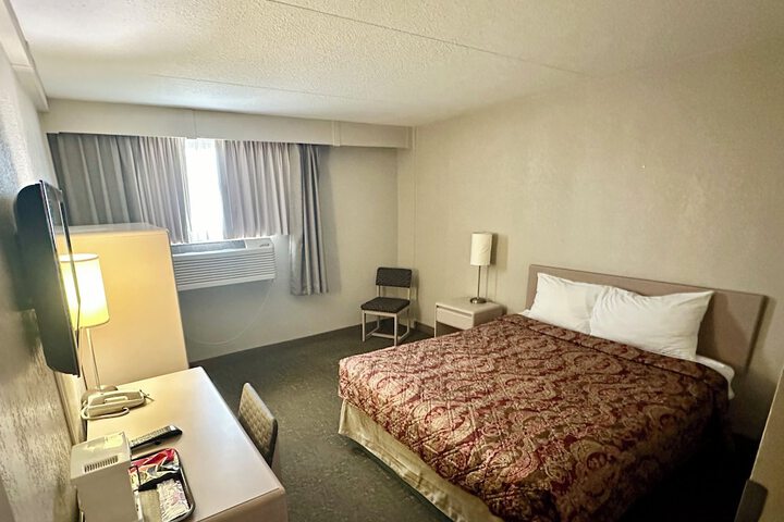 Room 8 of 32