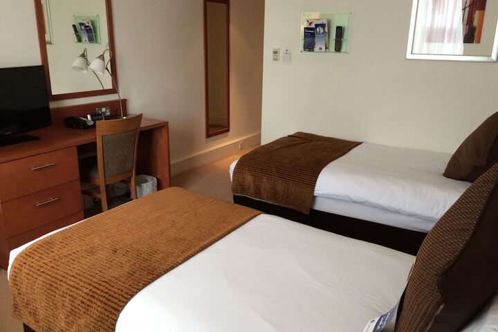 Room 6 of 40