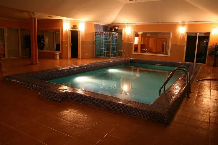 Pool 10 of 12