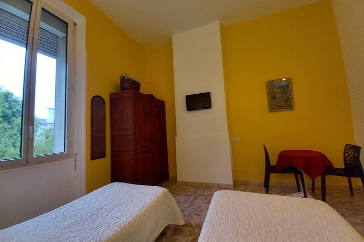 Room 5 of 43