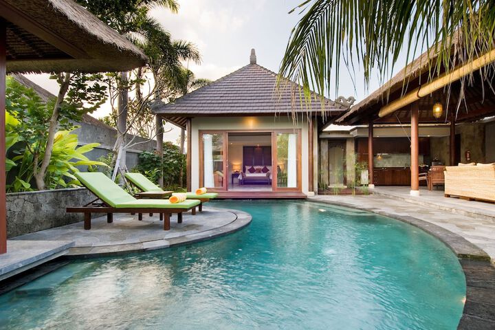 Pool Hotel