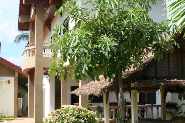 Hotel Exterior 36 of 93