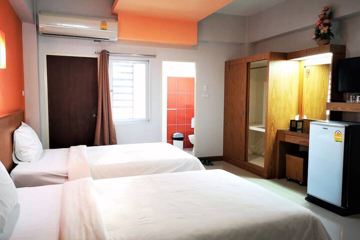 Room 8 of 9