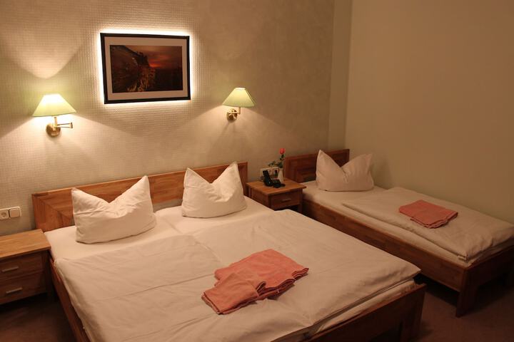 Room 8 of 33