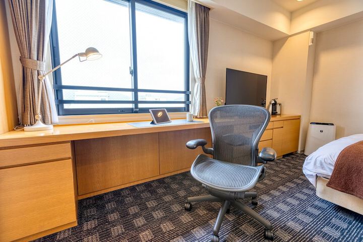 Room 11 of 35