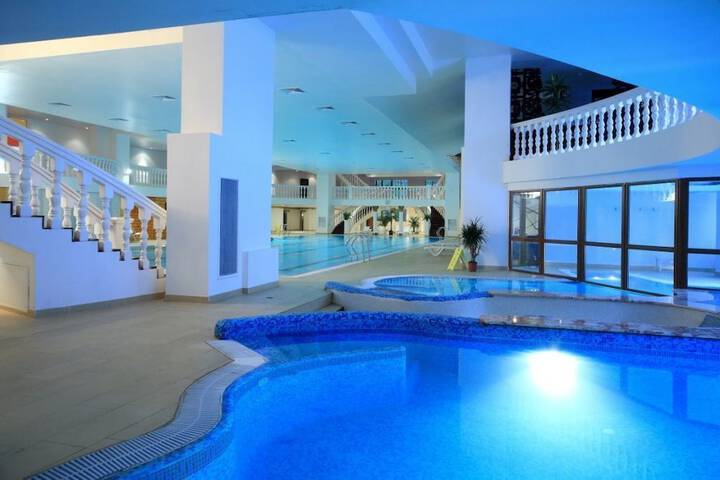 Hotel Pool