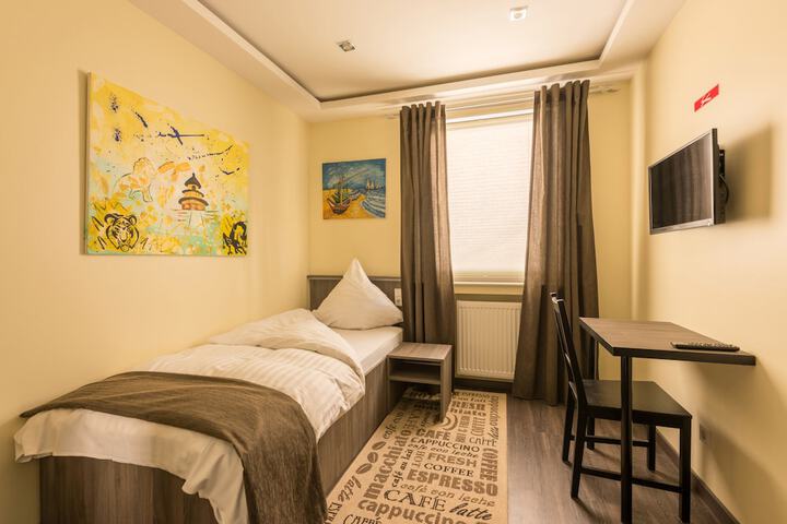 Room 19 of 38