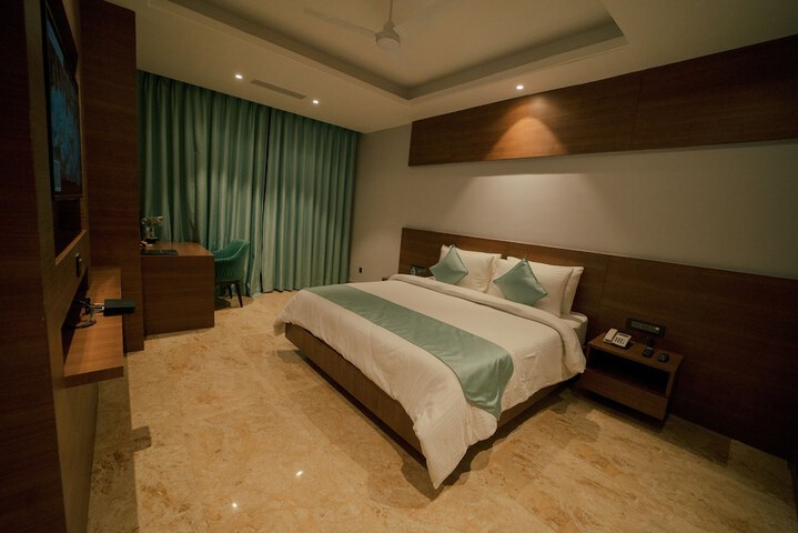 Room 3 of 12