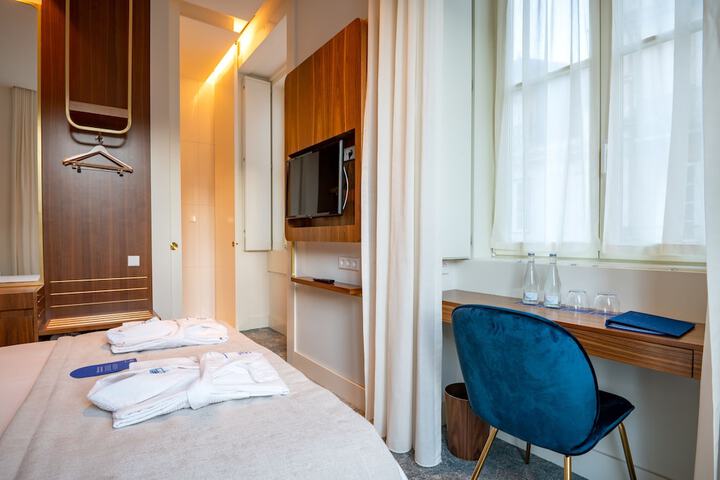Room 15 of 48