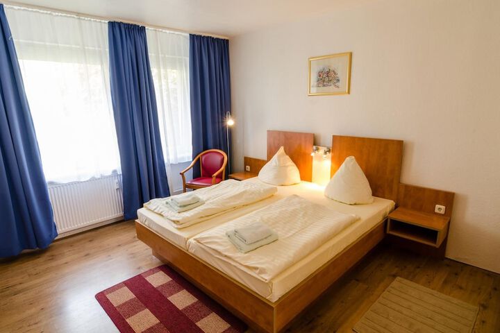 Room 27 of 42