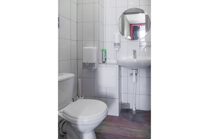 Room 14 of 33