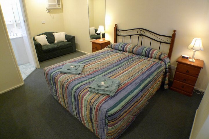 Room 5 of 12