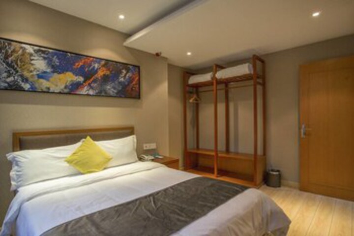 Room 27 of 70
