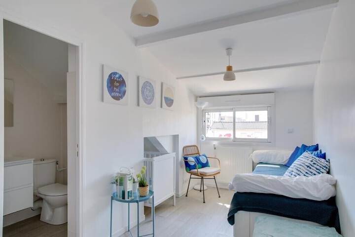 Room 6 of 28