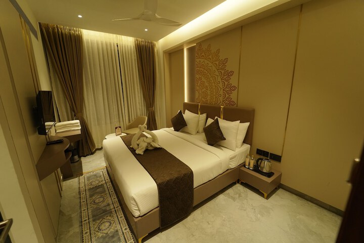 Room 11 of 35