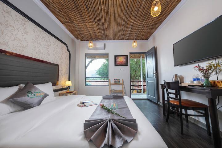 Room 4 of 77