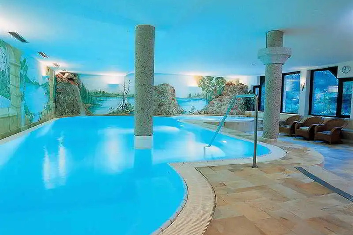 Pool 11 of 27