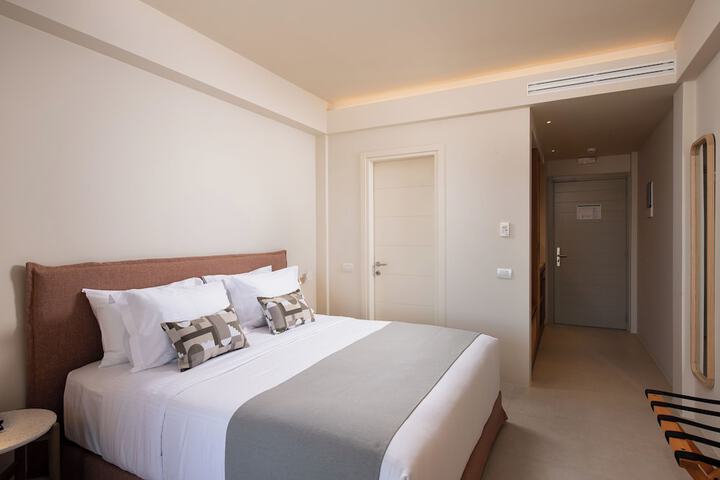 Room 12 of 34