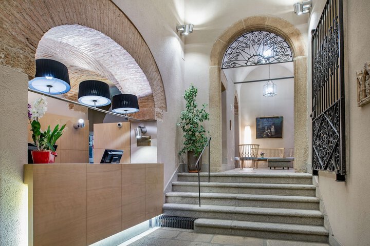 Entrance & Lobby