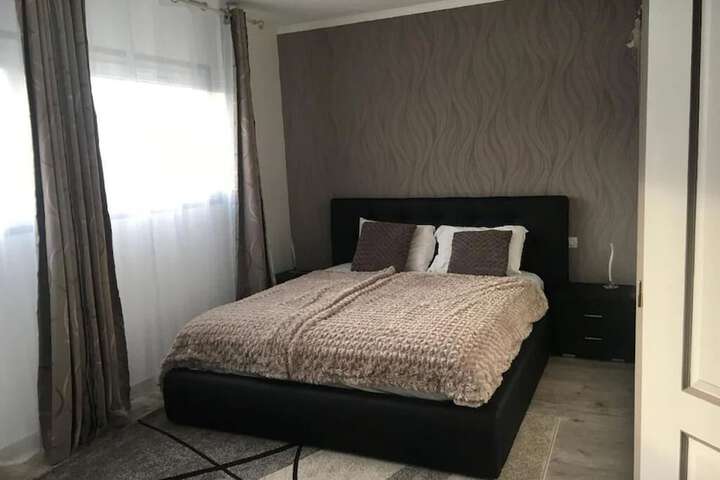 Room 5 of 17