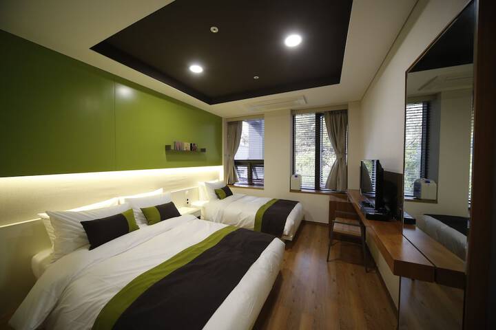 Room 8 of 49
