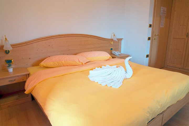 Room 5 of 15