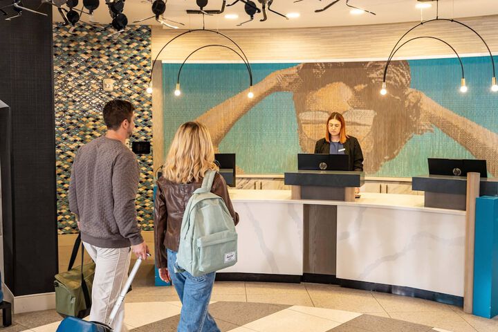 Entrance & Lobby