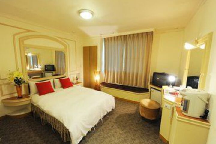Room 16 of 42