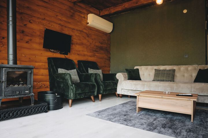 Room 3 of 44