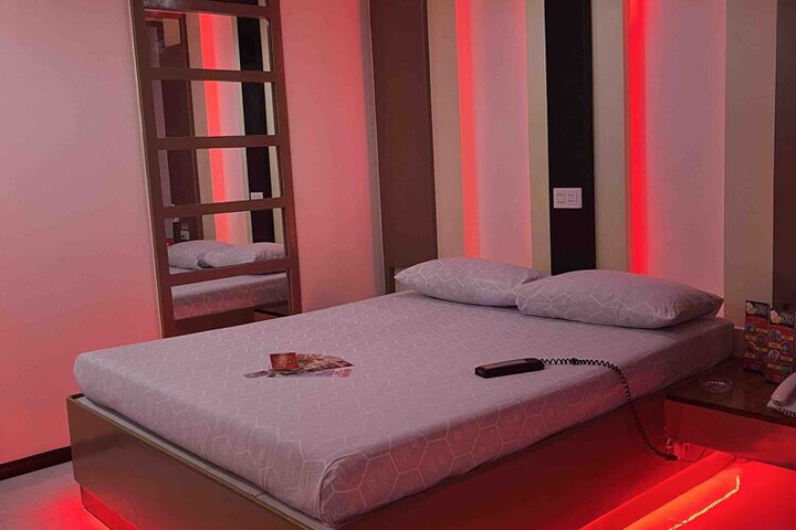 Room 9 of 48