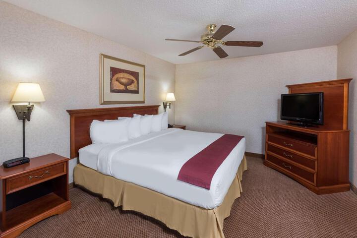 1 King Bed Accessible (8 of 8)