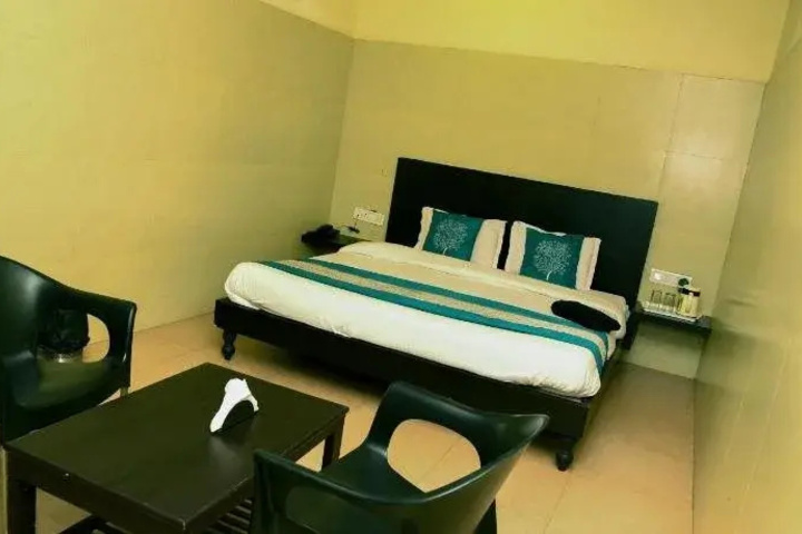 Room 4 of 8