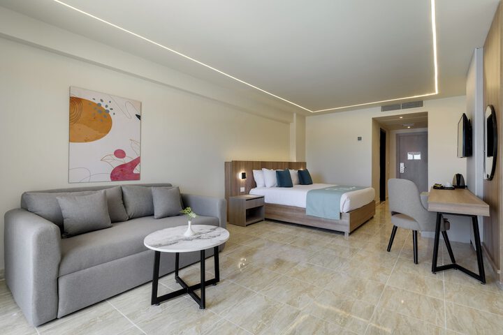 Room 18 of 100